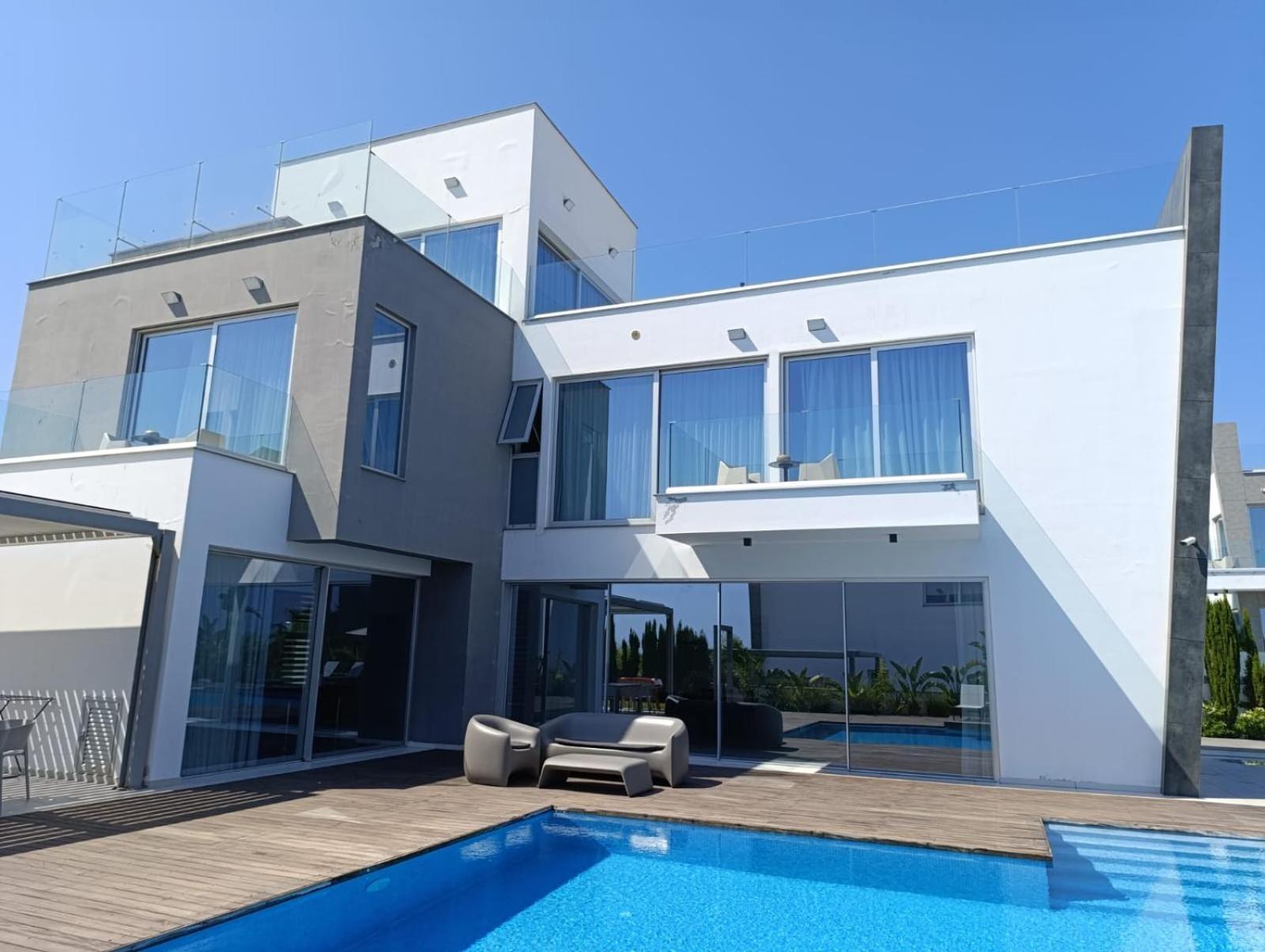 Seaview Luxury Villa *