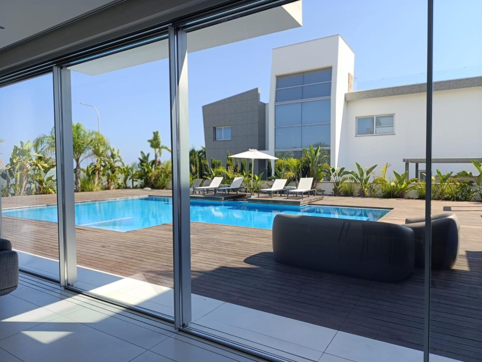 Seaview Luxury Ayía Nápa