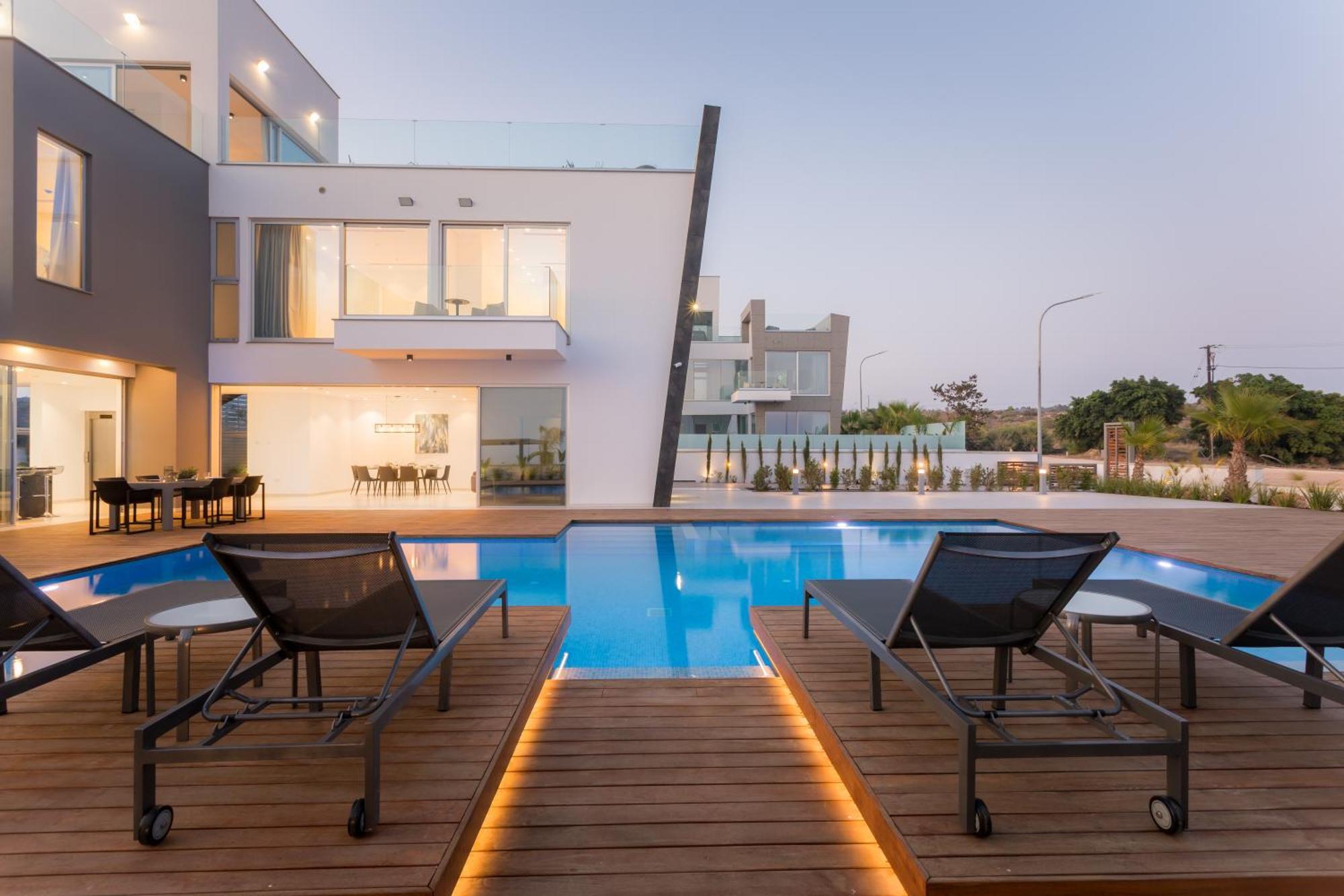 Seaview Luxury Villa *